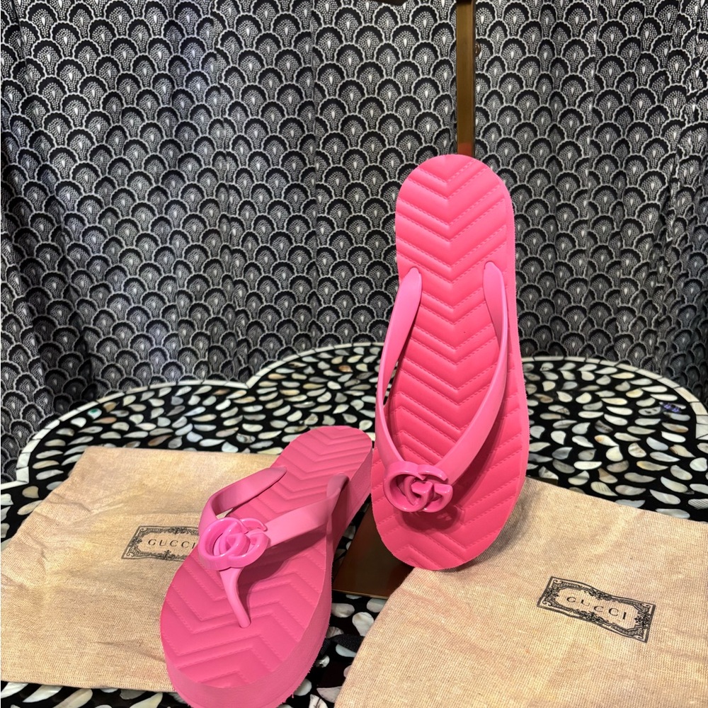 Gucci Vibrant Pink Sandals for Women